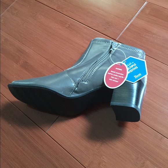 Boots - Picture 3 of 4